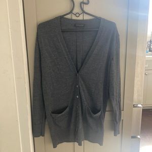 Long cardigan from banana republic. Made of 100% merino wool.